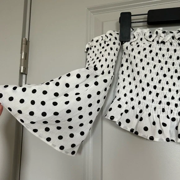 Skylar + Madison White and Black Flutter Sleeve Crop Blouse - Picture 2 of 3